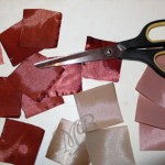 Нарезаем атласную ленту на квадраты