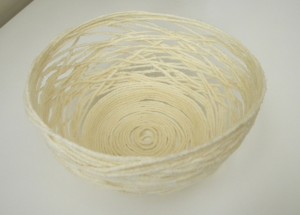 Белая ваза из ниток