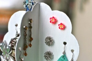 Дерево готово, можно вешать украшения