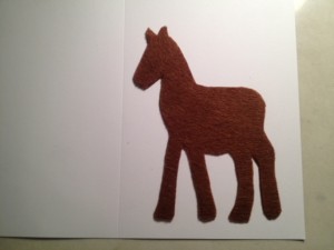 Вырежьте лошадь из фетра