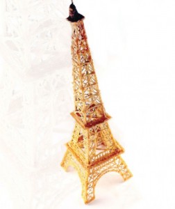Жёлтая Эйфелева башня